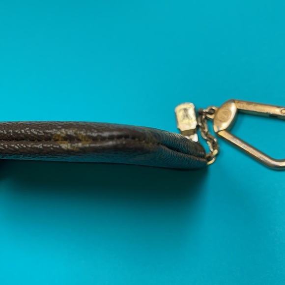EUC vintage Louis Vuitton keychain - Picture 5 of 15